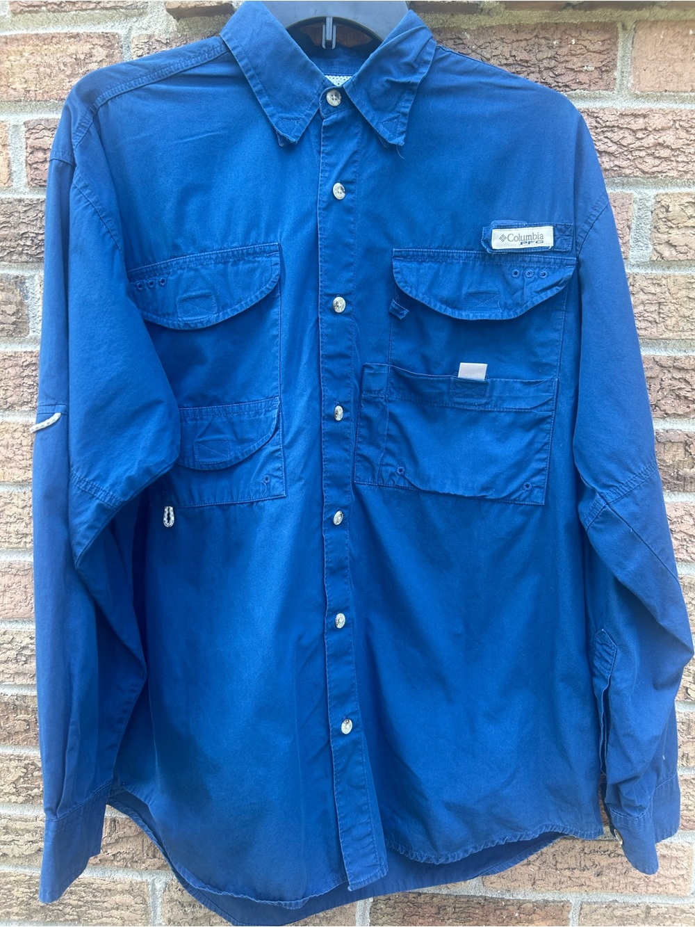 Columbia Men's Button-Front Outdoor Shirt in Royal Blue size small